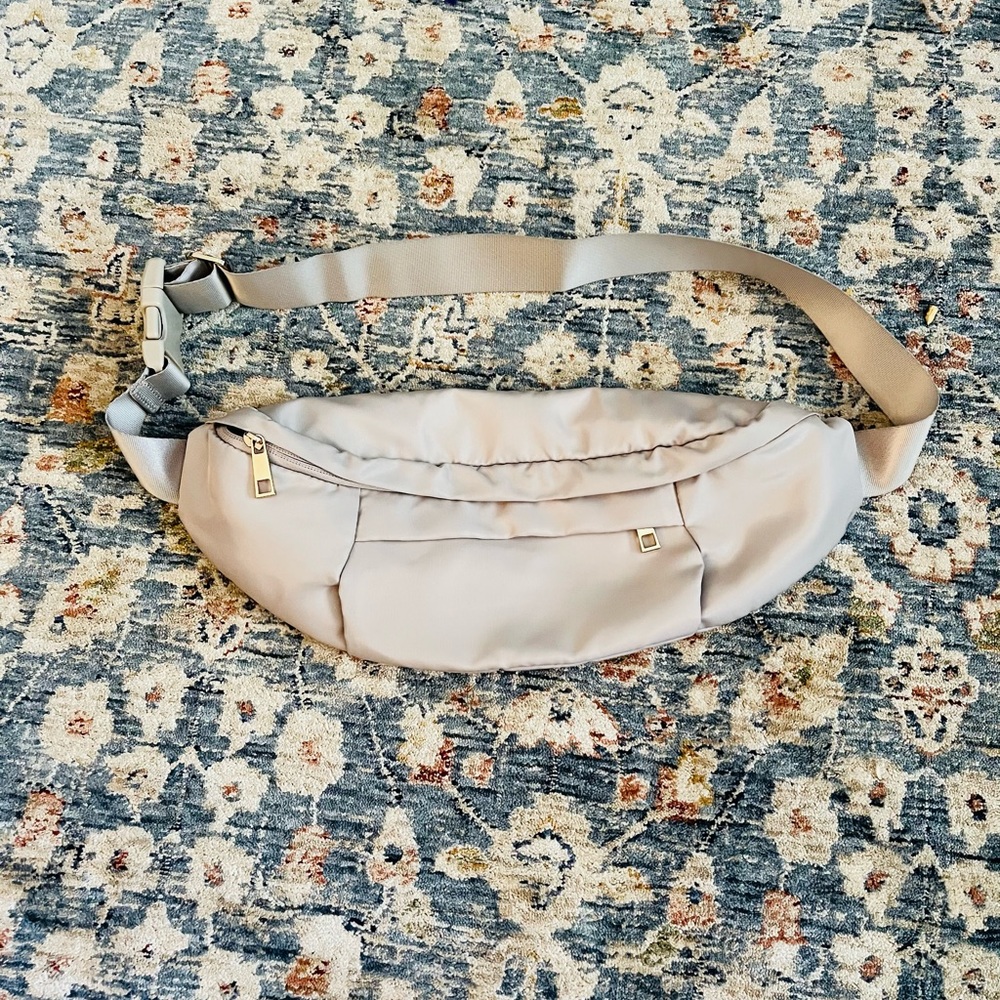 NWOT A New Day gray belt bag